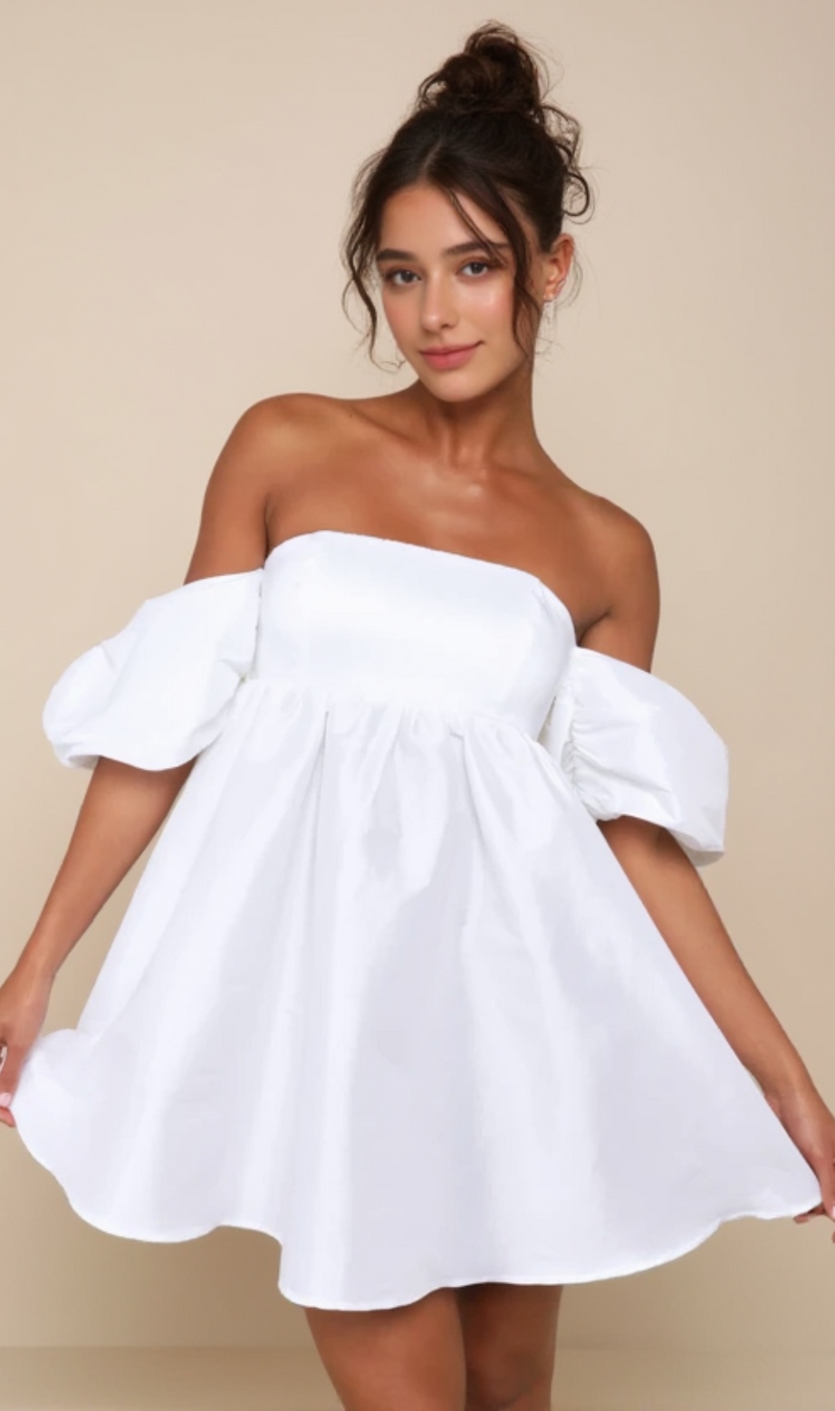 Sweet Vision – Schulterfreies Babydoll-Minikleid aus weißem Taft 