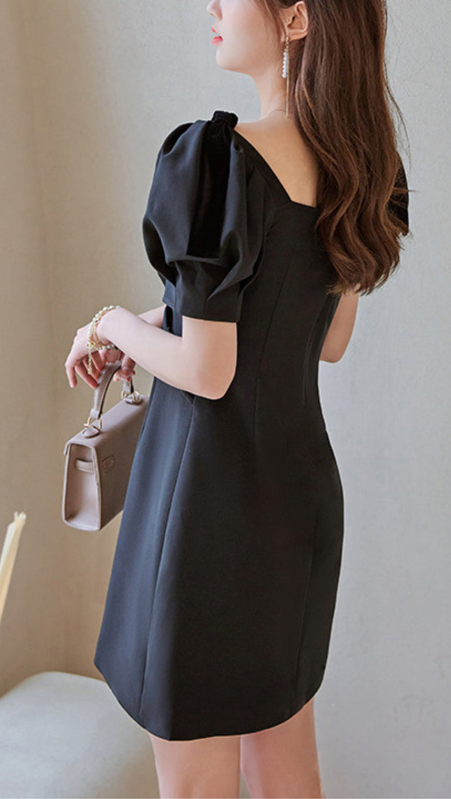 VELVET TIERED PUFF SLEEVE MINI DRESS IN BLACK