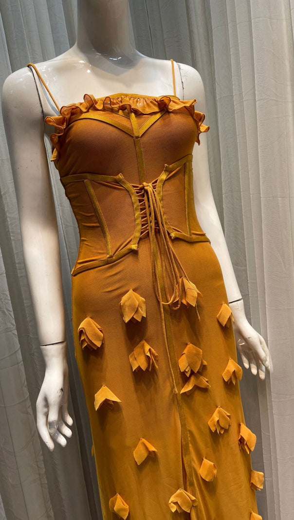 ABITO LUNGO CARYS CON SPALLINE E PETALI GIALLO