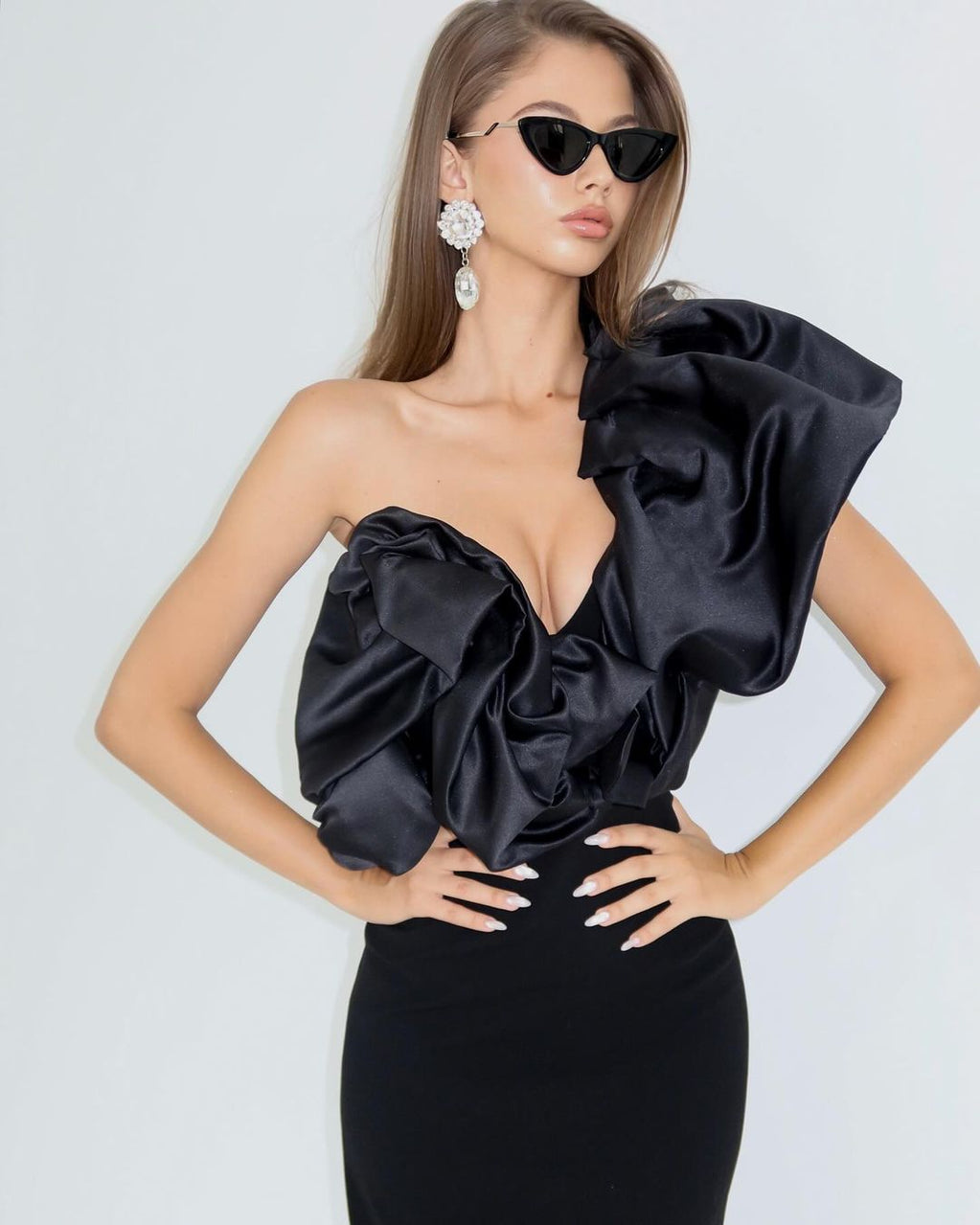 ONE SHOULDER PUFF SLEEVE MAXI DRESS IN BLACK