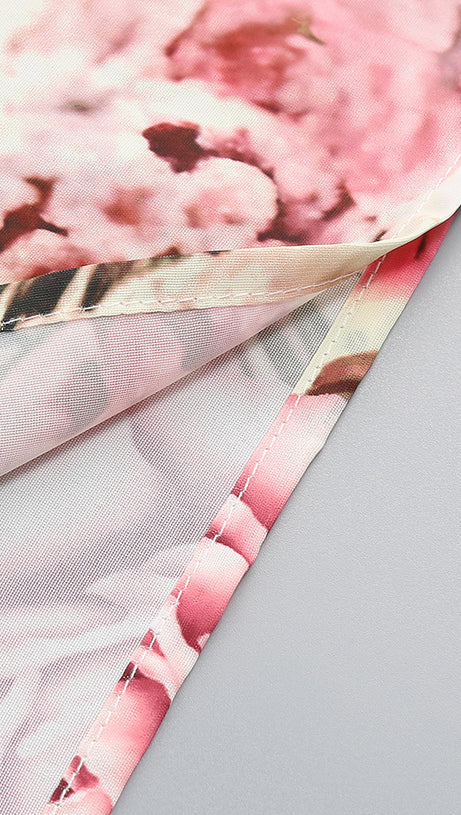 Rosa bedrucktes Midikleid mit offenem Rückenschlitz und ausgehöhlter Vorderseite