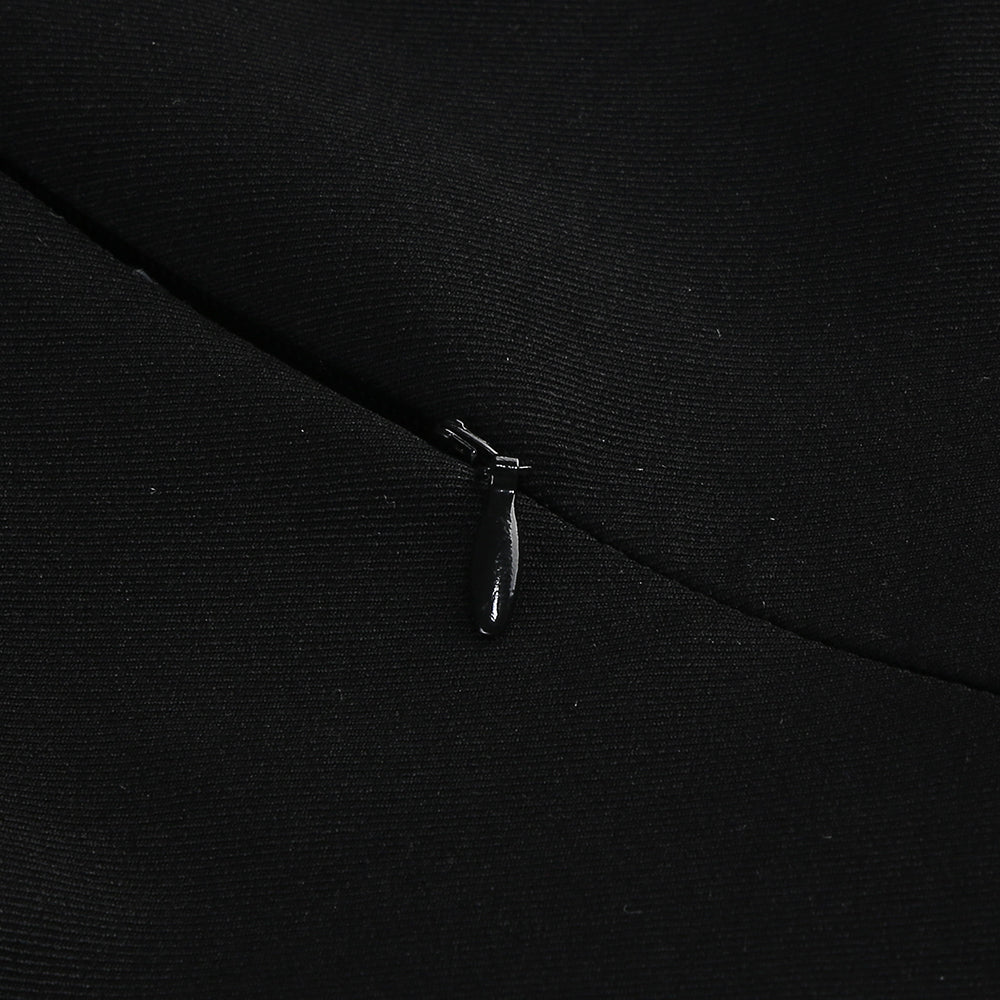 Schwarz-weißes Minikleid mit Perlen 