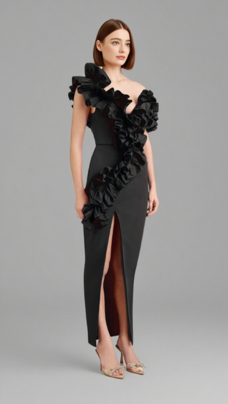 One-Shoulder-Midikleid mit Rüschenbesatz und Schlitz in Schwarz