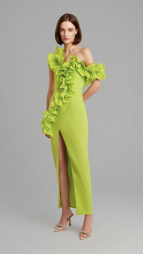 Gelbes Midikleid mit One-Shoulder-Träger, Rüschenbesatz und Schlitz