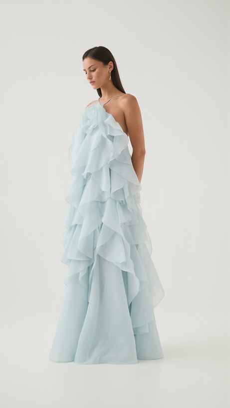 Caysie – Neckholder-Maxikleid mit floralem Rüschenmuster in Blau