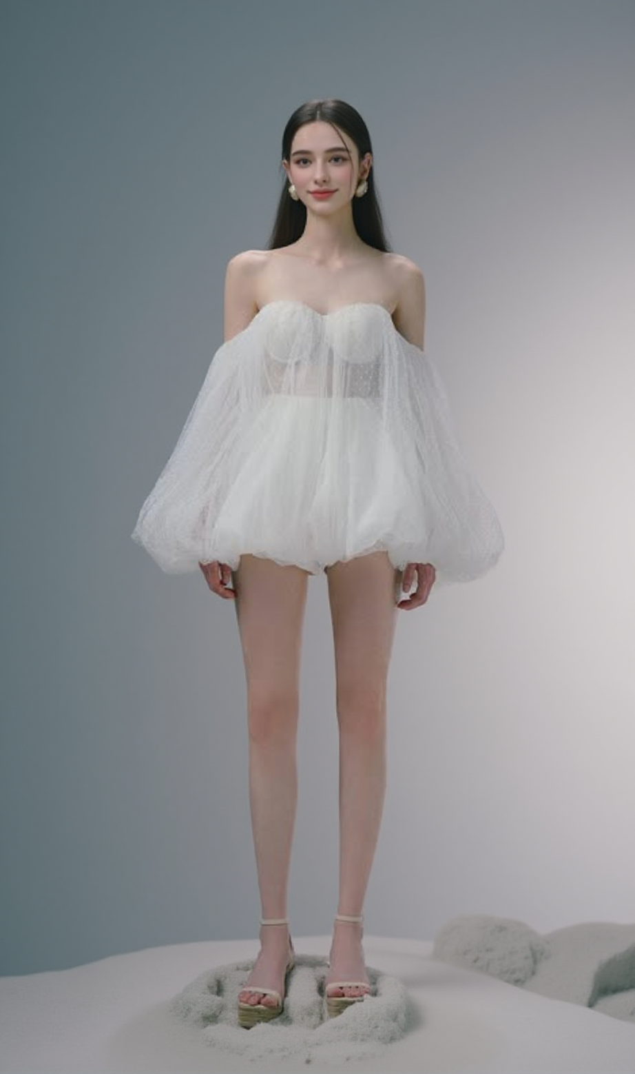 Winni – Trägerloses Minikleid aus Netzstoff in Weiß