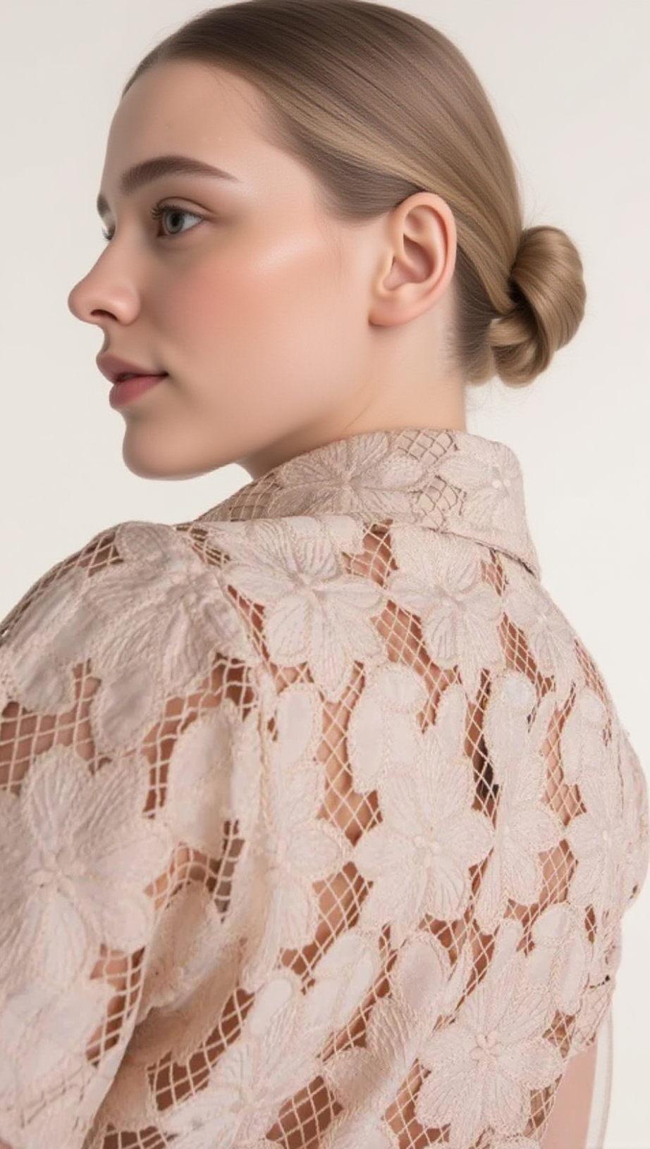 Completo con gonna midi in rete guipure corta color albicocca