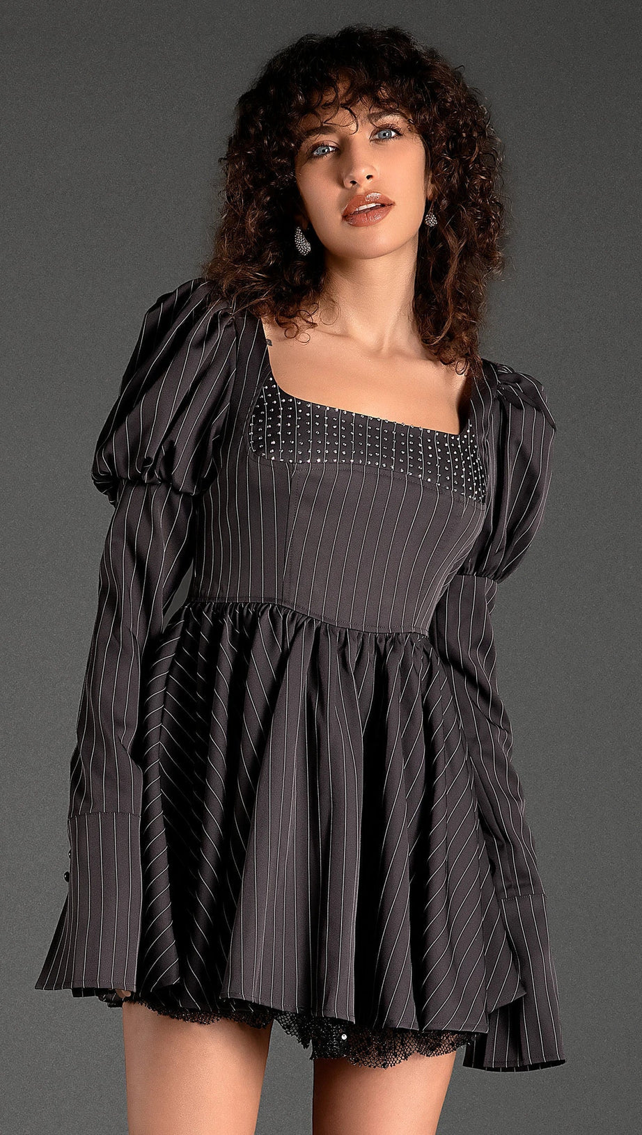 Mideia Minikleid mit Puffärmeln und eckigem Ausschnitt