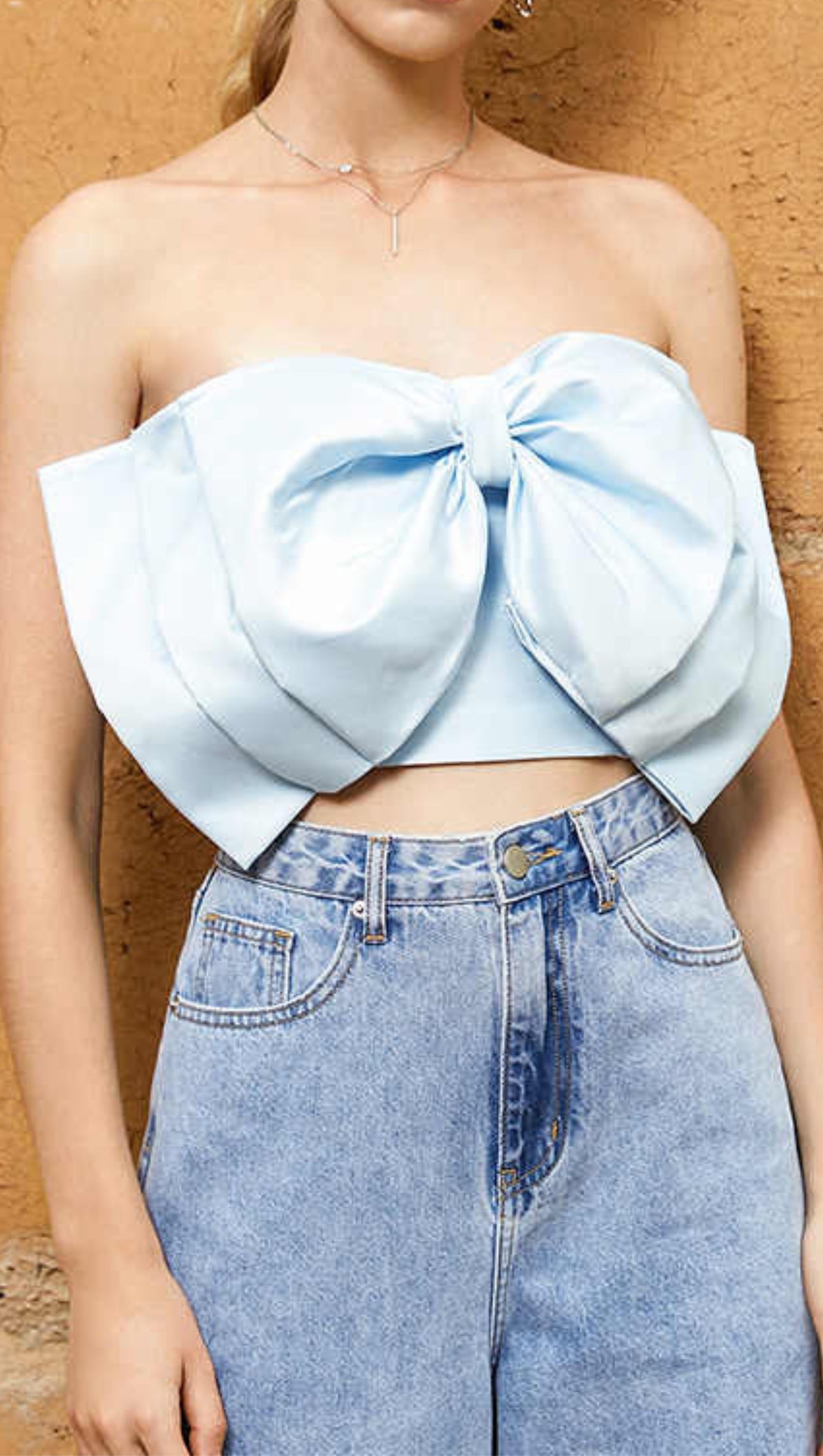 BOW STRAPLESS TOP IN BLUE