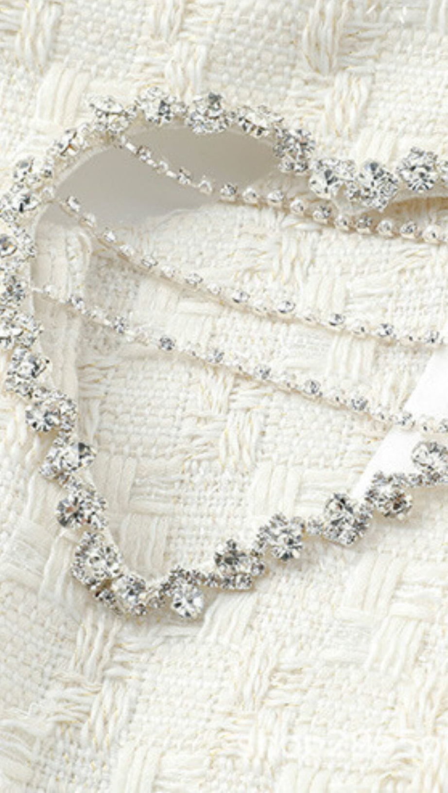 FEDERKURZROCK-ANZUG IN WEISS