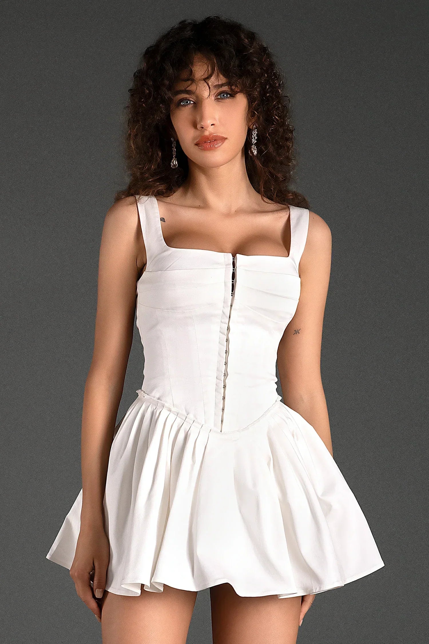 Barellis – Minikleid mit Trägern und Plissee