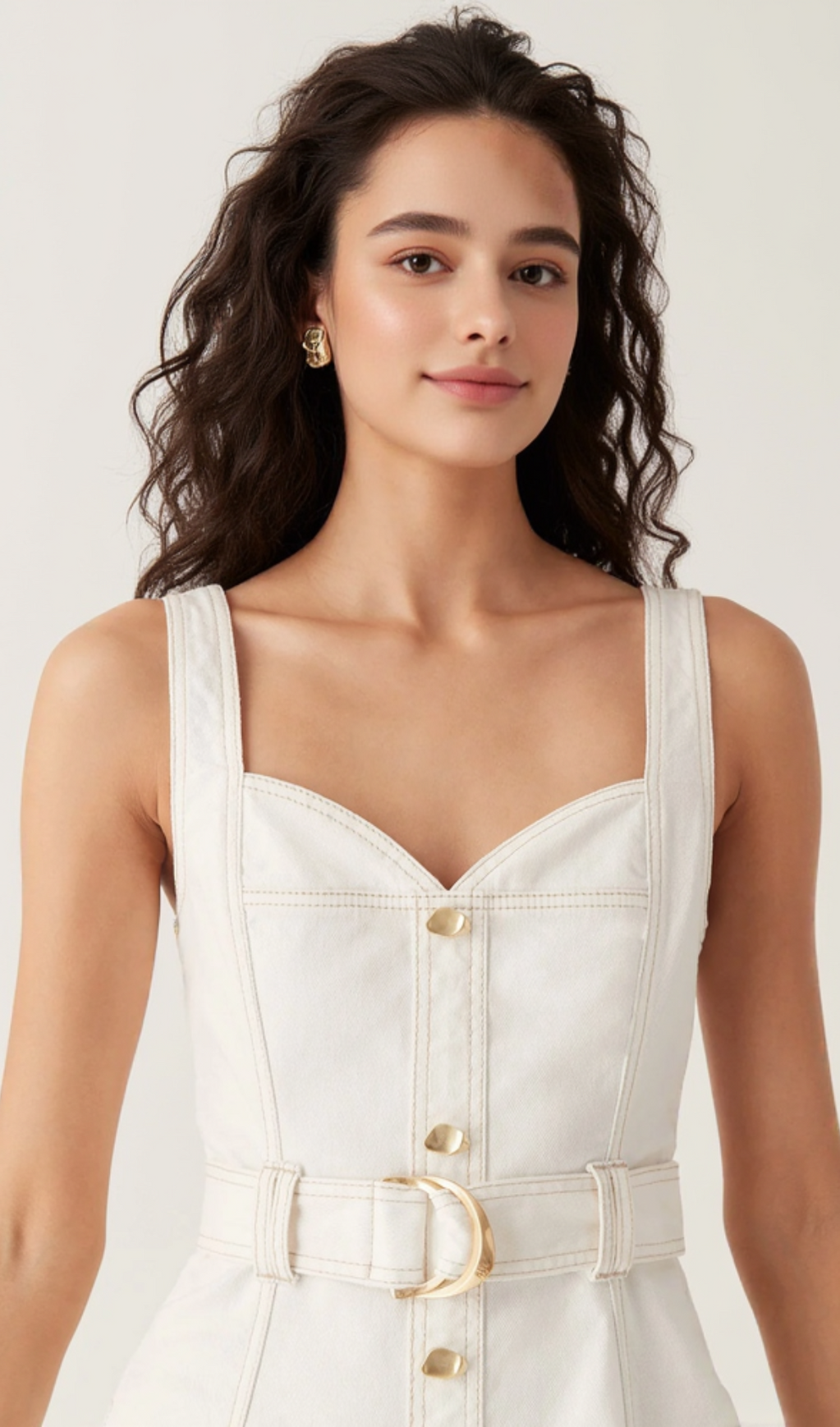 Midikleid mit herzförmigem Ausschnitt und Gürtel in Elfenbein