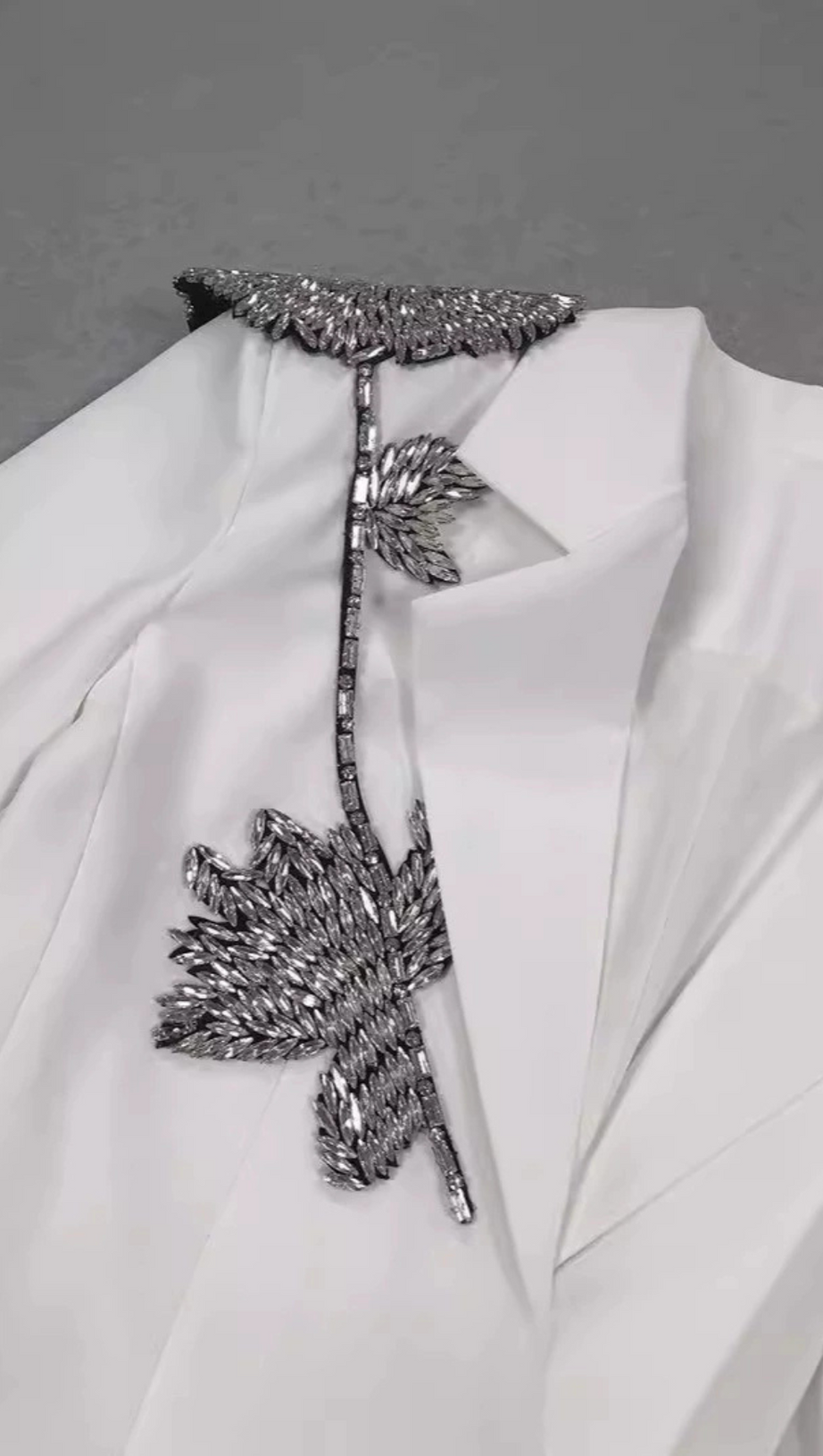 FLORAL EMBELLISHED BLAZER IN WHITE