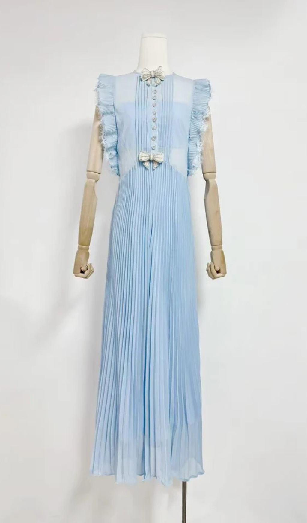Abito lungo in chiffon con volant blu