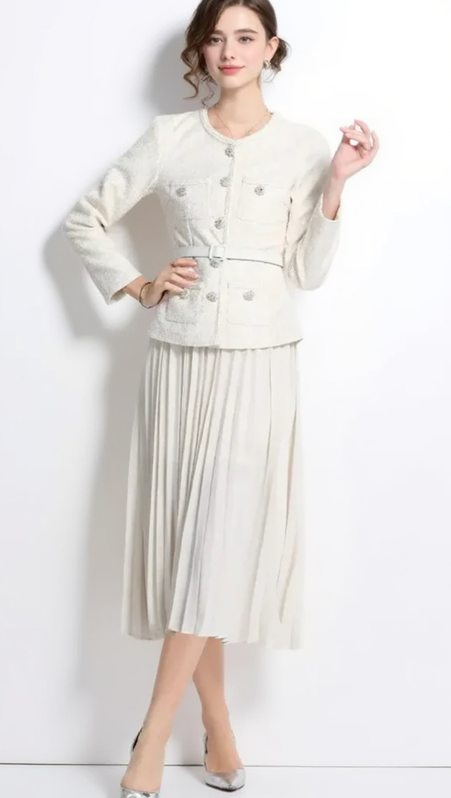 Cremefarbenes, tailliertes Bouclé-Midikleid mit Pailletten