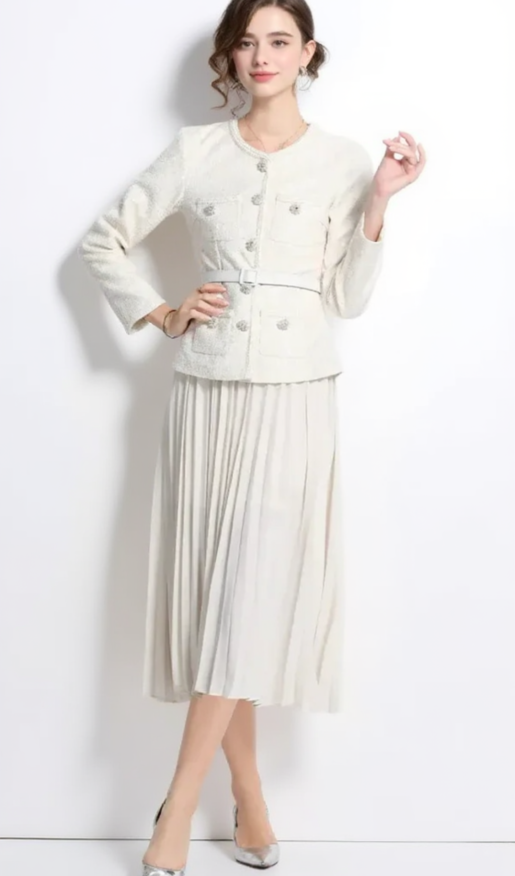 Cremefarbenes, tailliertes Bouclé-Midikleid mit Pailletten