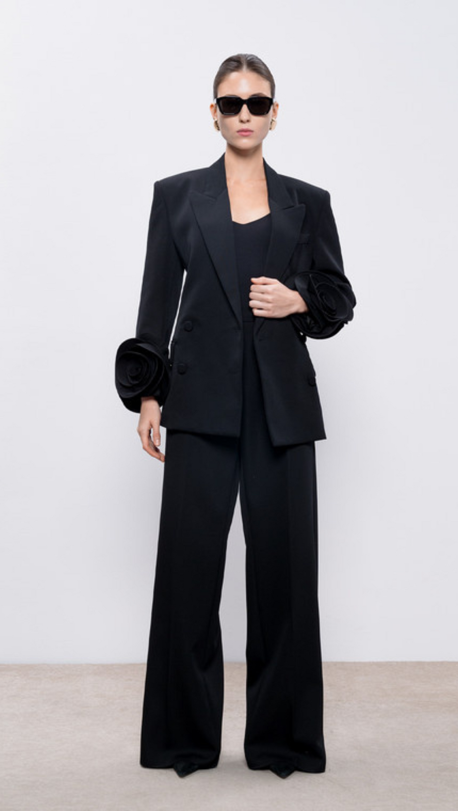 SOPHIA ROSE APPLIQUÉ BLAZER IN BLACK