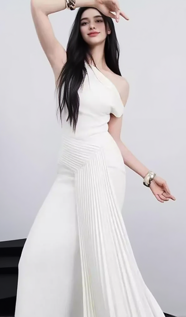 Elfenbeincremefarbenes, gerüschtes, drapiertes, asymmetrisches Maxikleid