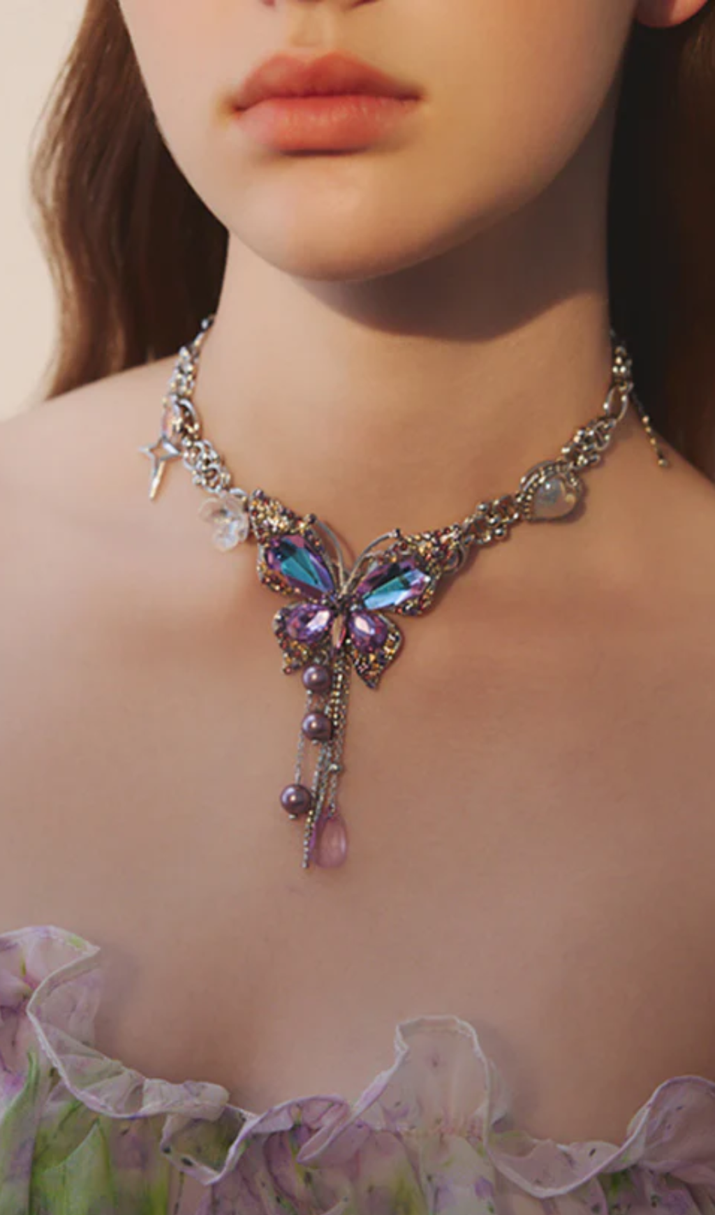 COLLANA CON FARFALLA E NAPPA A GOCCIA