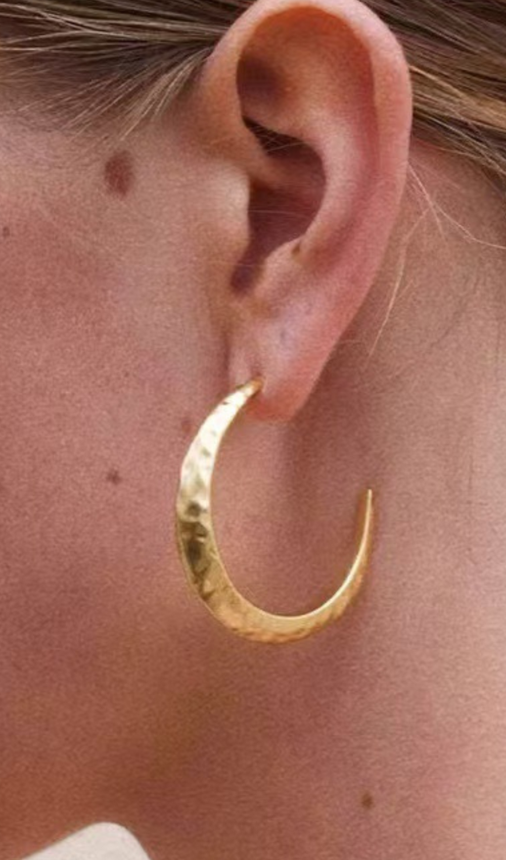NEEDLE EARRINGS IN GOLD