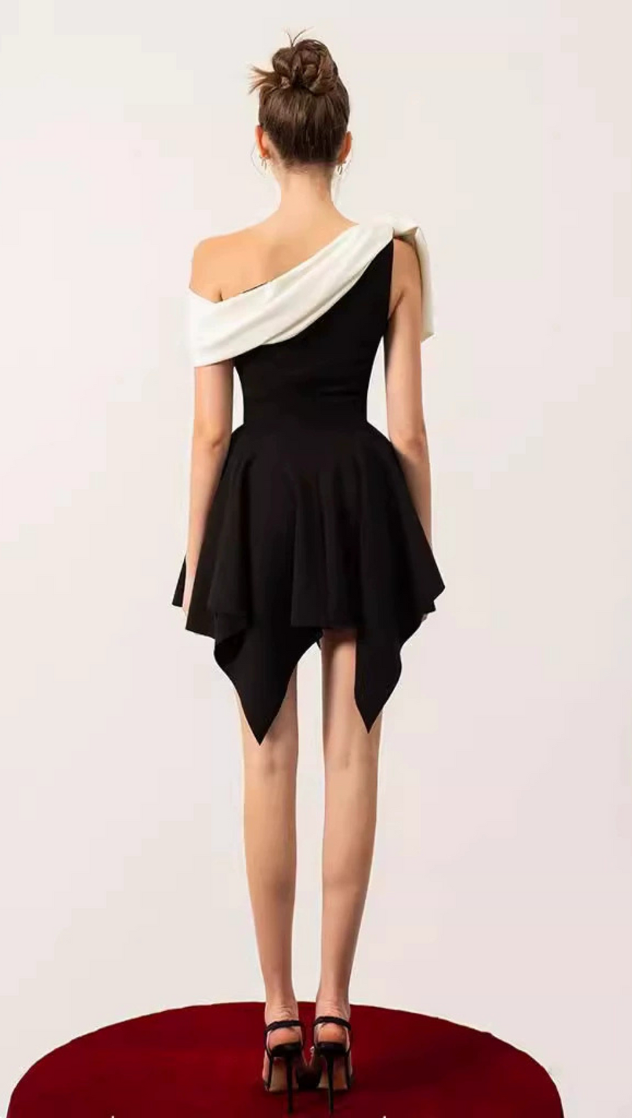 BOW ONE-SHOULDER MINI DRESS IN BLACK