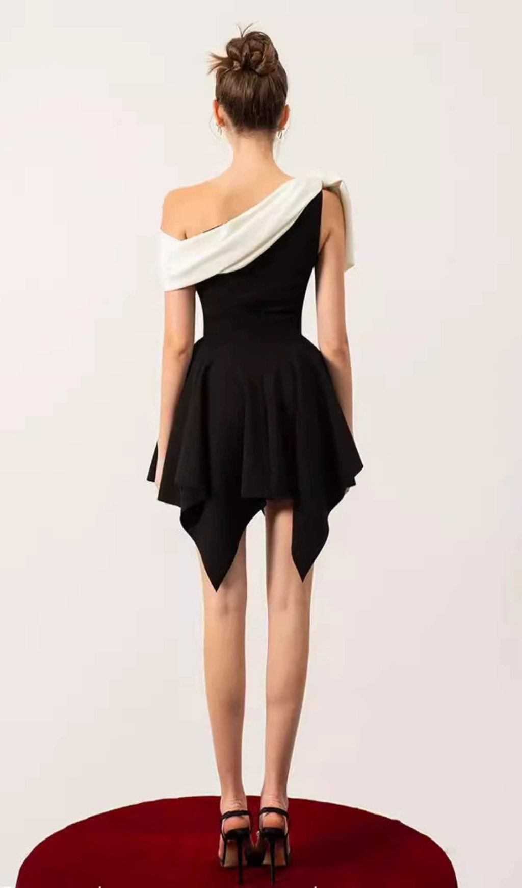 BOW ONE-SHOULDER MINI DRESS IN BLACK