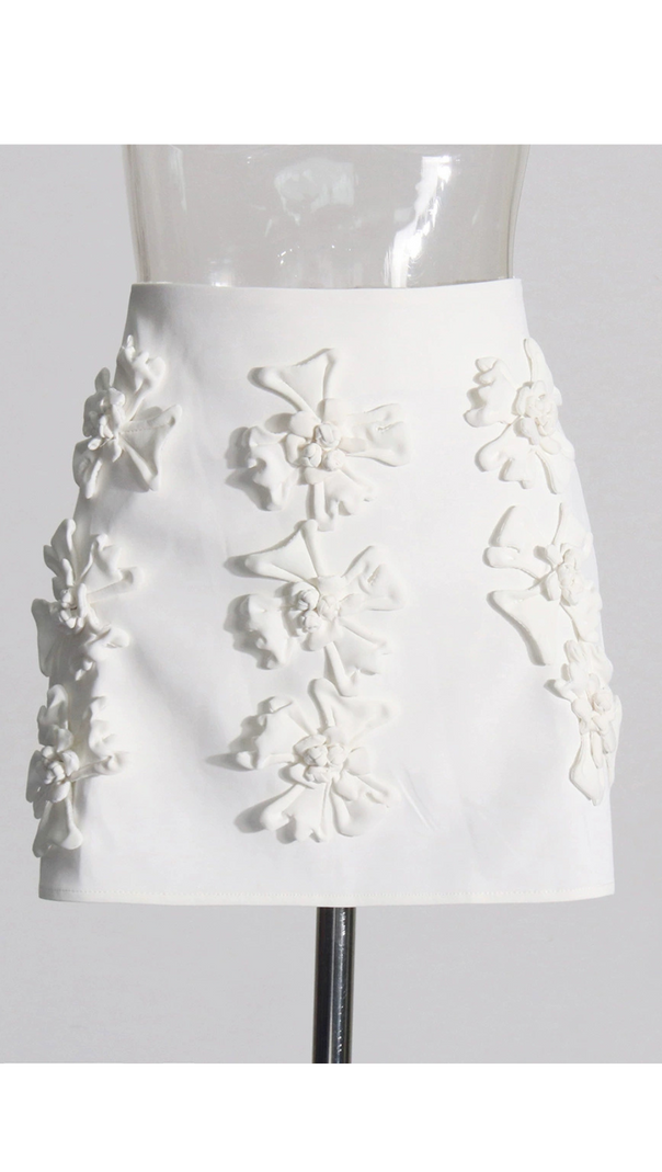 AIIZIE WHITE ANAXANDRA WHITE FLOWER MINI SKIRT - product image