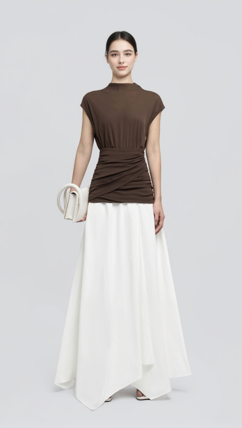 braunes Midikleid mit Querfalten und asymmetrischem Saum