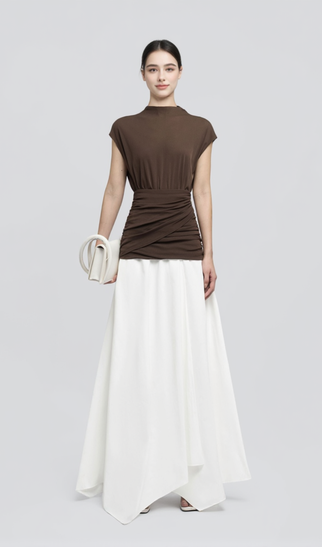 ABITO MIDI MARRONE CON PIEGHE INCROCIATE IN VITA E ORLO ASIMMETRICO
