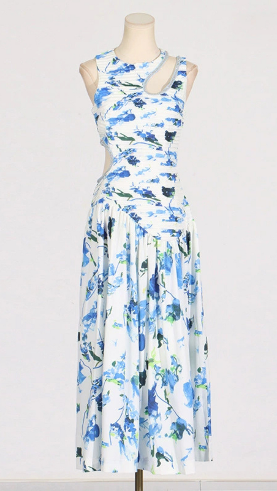 FLORAL CUTOUT MIDI DRESS IN BLUE