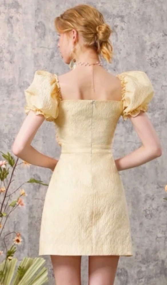 GELBES MINIKLEID MIT SCHLEIFE