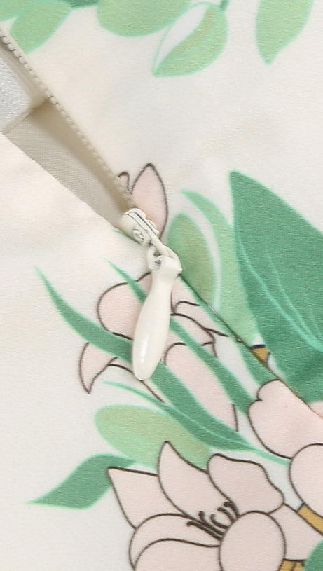 Asymmetrisches Minikleid mit Blumenmuster und schulterfreiem Schnitt