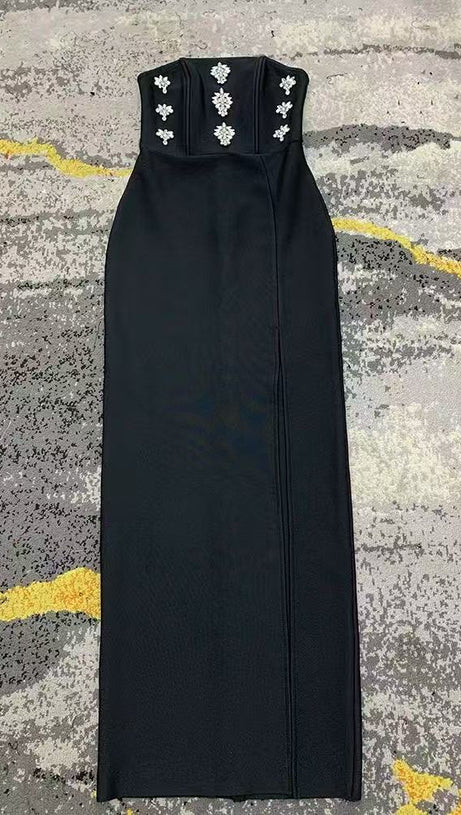 TRÄGERLOSES MAXIKLEID MIT KRISTALLDETAILS IN SCHWARZ