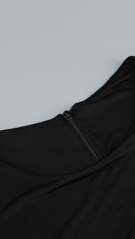 Funkelndes, figurbetontes Party-Minikleid mit Rundhalsausschnitt und drapiertem Bandage-Ausschnitt und Kristallen