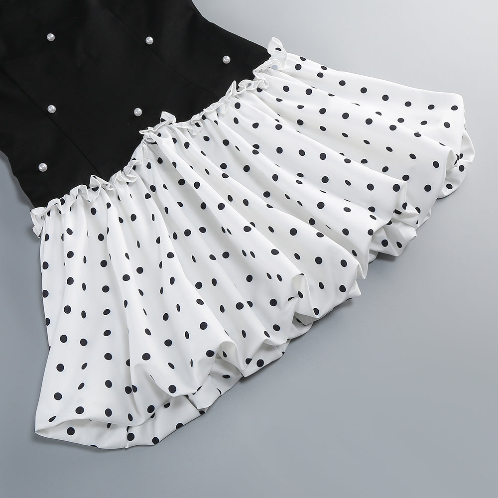 Schwarz-weißes Minikleid mit Perlen 