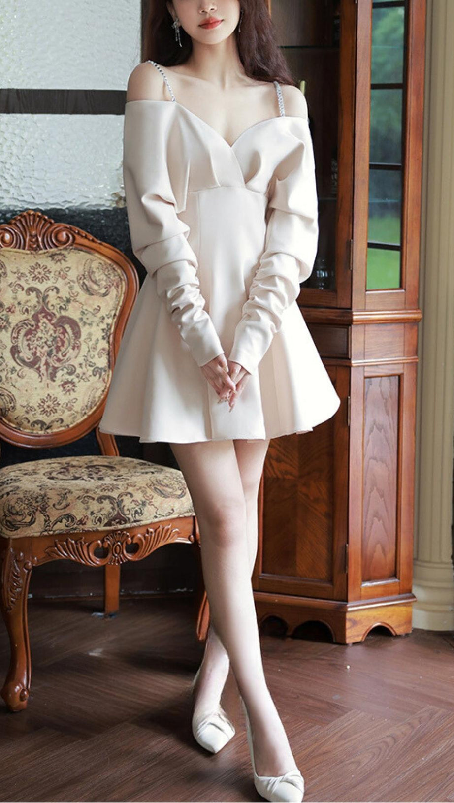 V-NECK LONG-SLEEVED A-LINE SUSPENDER DRESS
