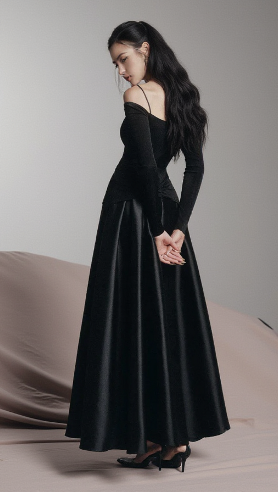 BLACK A-LINE COLD SHOULDER SLEEVED SPANDEX TAFFETA MAXI DRESS