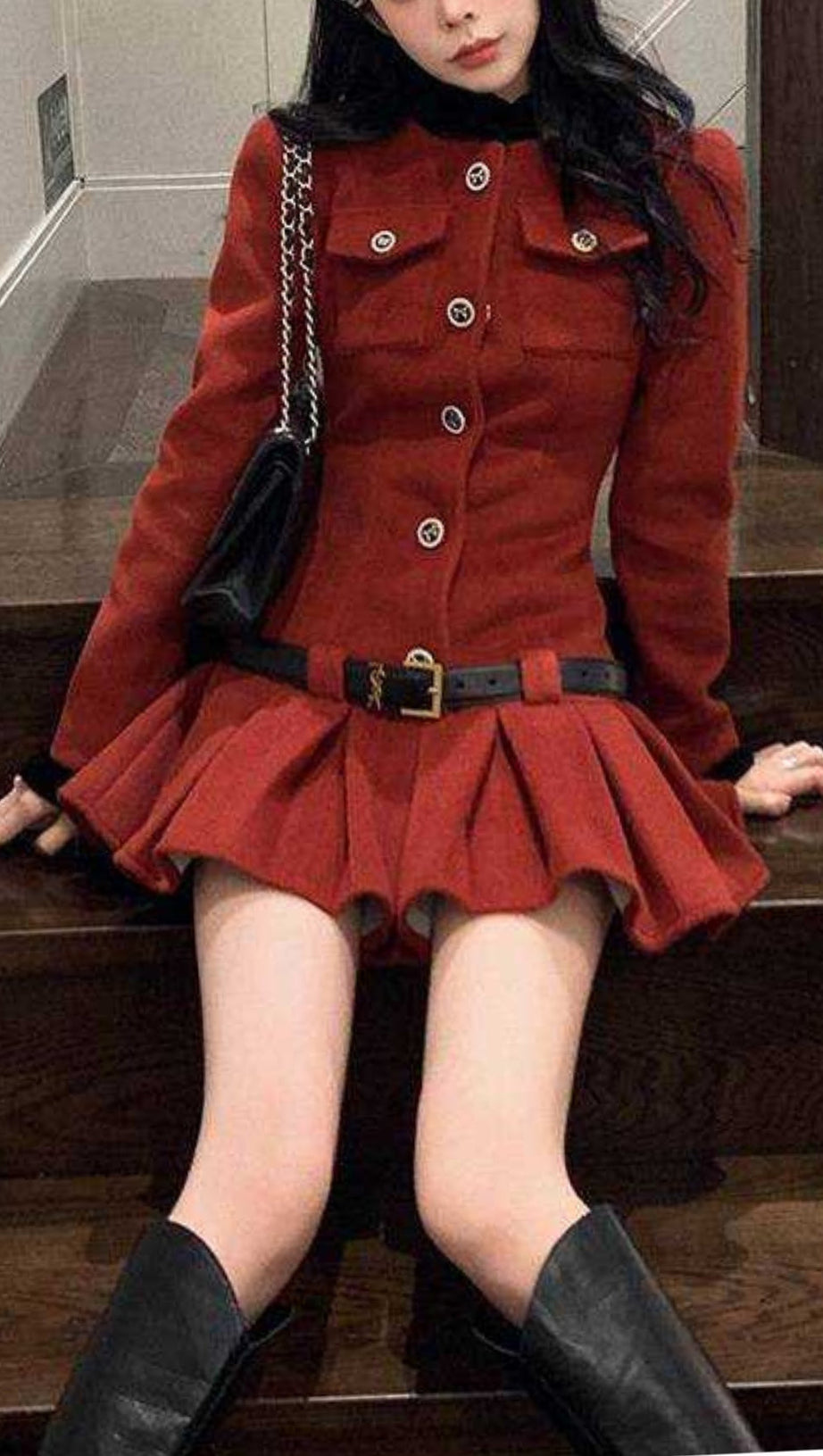 LONG SLEEVES ULTRA SHORT PLEATED DRESS IN BURGUNDY