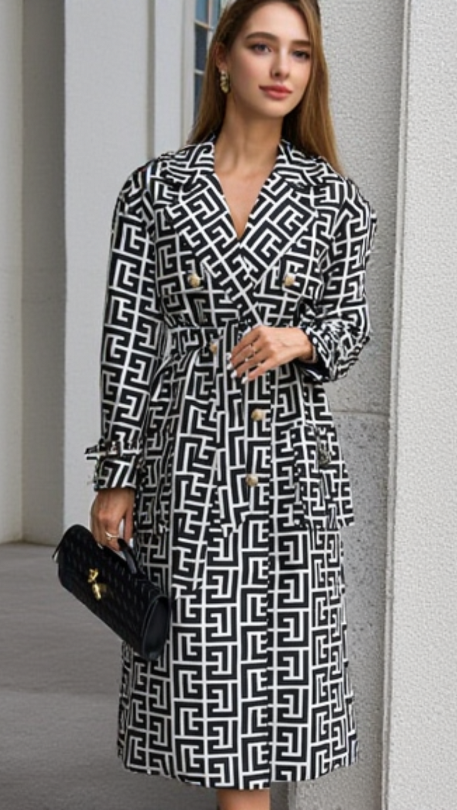 TRENCH NERO CON MONOGRAMMA