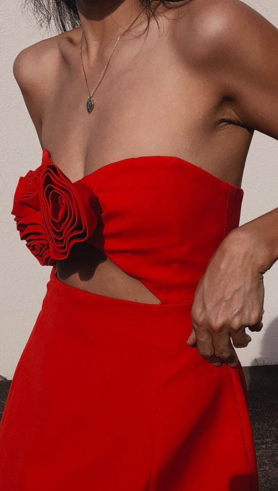 RED STRAPLESS CUTOUT MINI DRESS