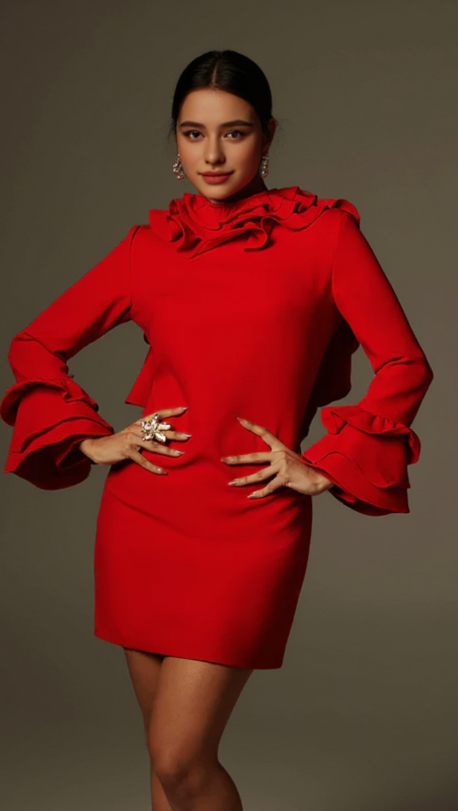 Alessandro – Rückenfreies Minikleid mit Rüschen in Rot