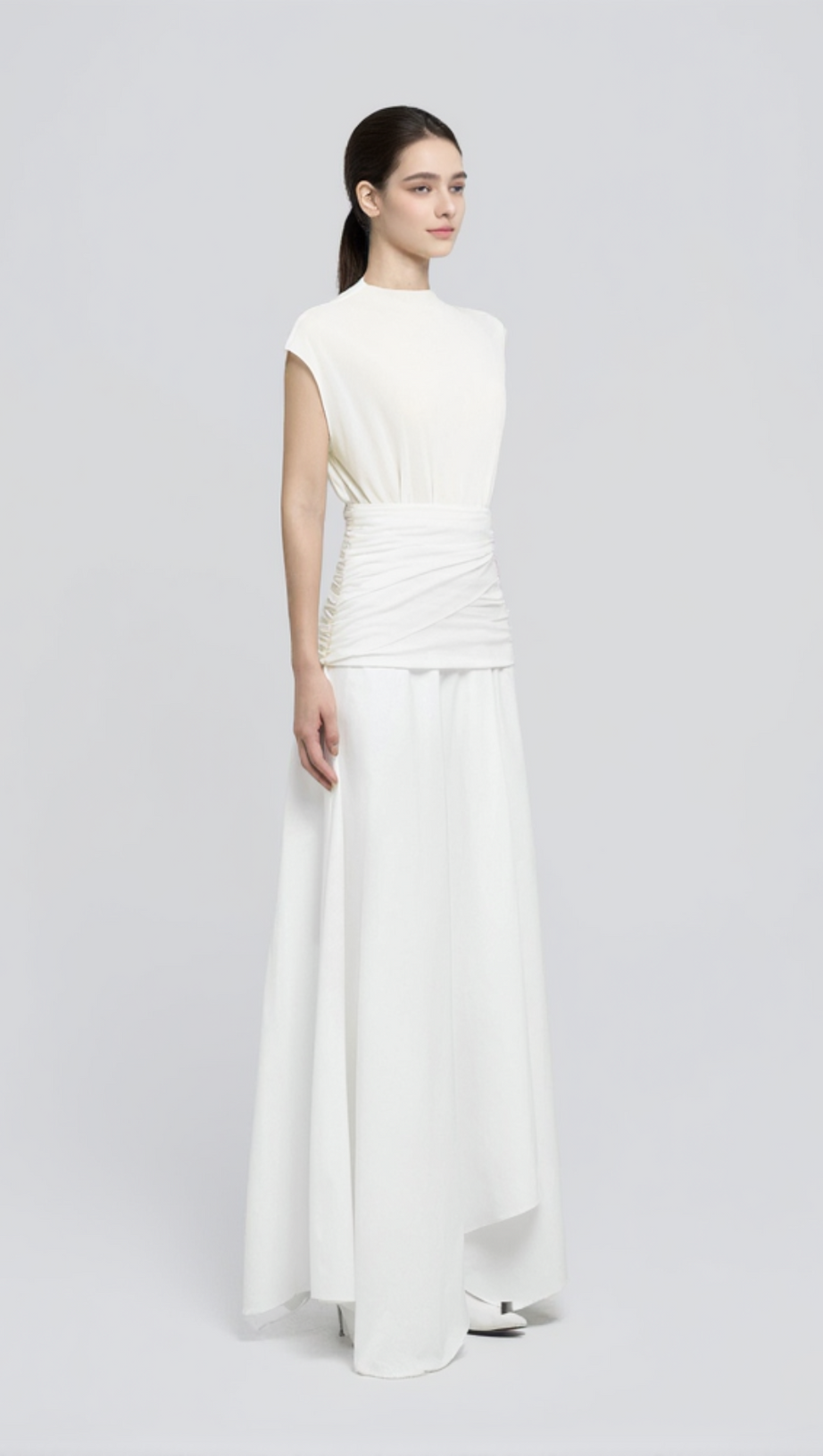 ABITO MIDI BIANCO CON PIEGHE INCROCIATE IN VITA E ORLO ASIMMETRICO