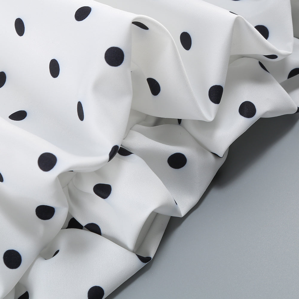 Schwarz-weißes Minikleid mit Perlen 