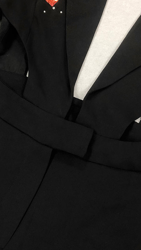 TUTA BLAZER CON RICAMI NERI