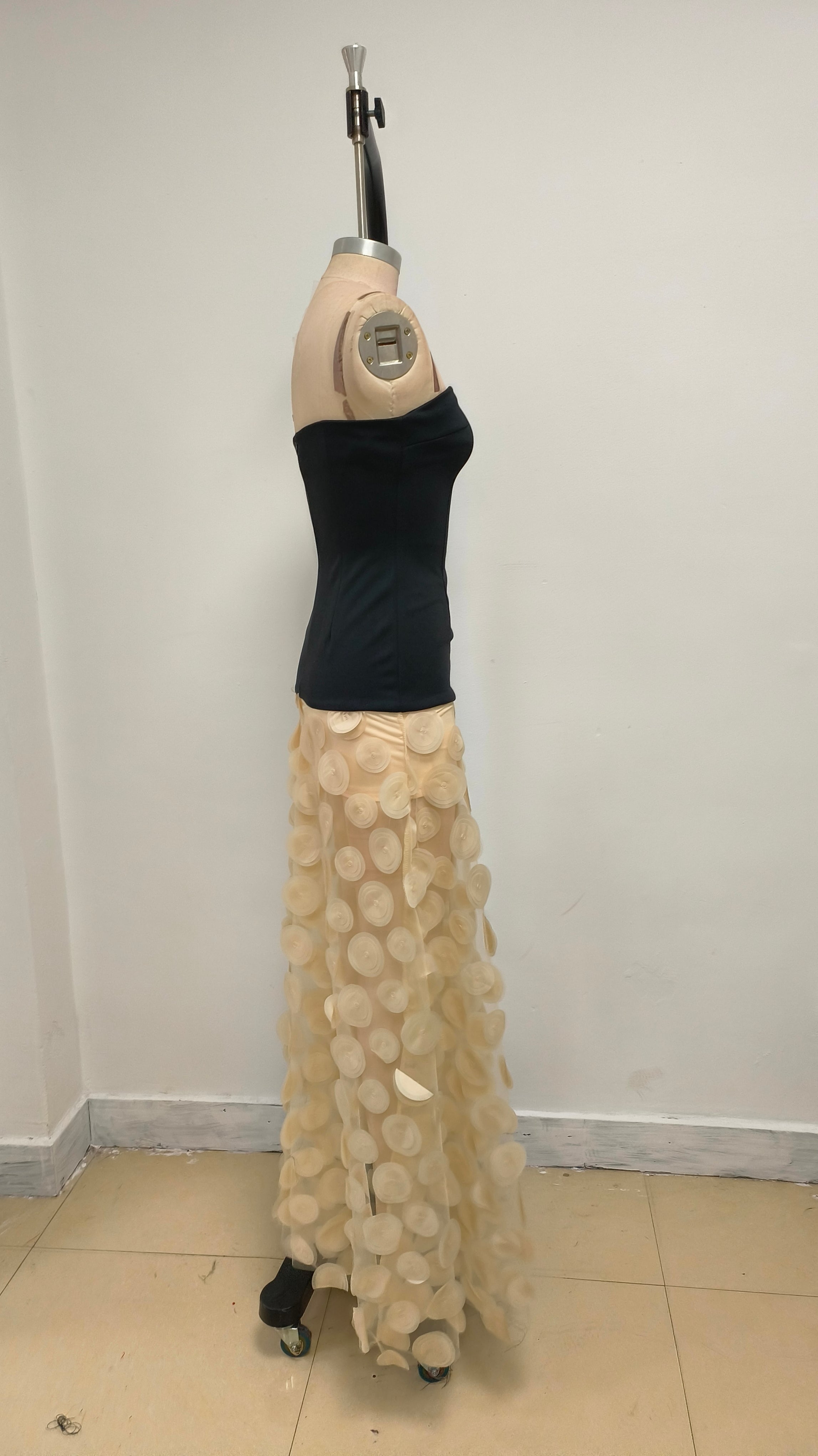 Trägerloses Maxikleid in A-Linie Schwarz Elfenbein