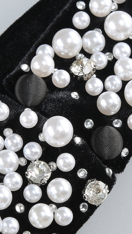 mit weißen Perlen besticktes Maxikleid in Schwarz