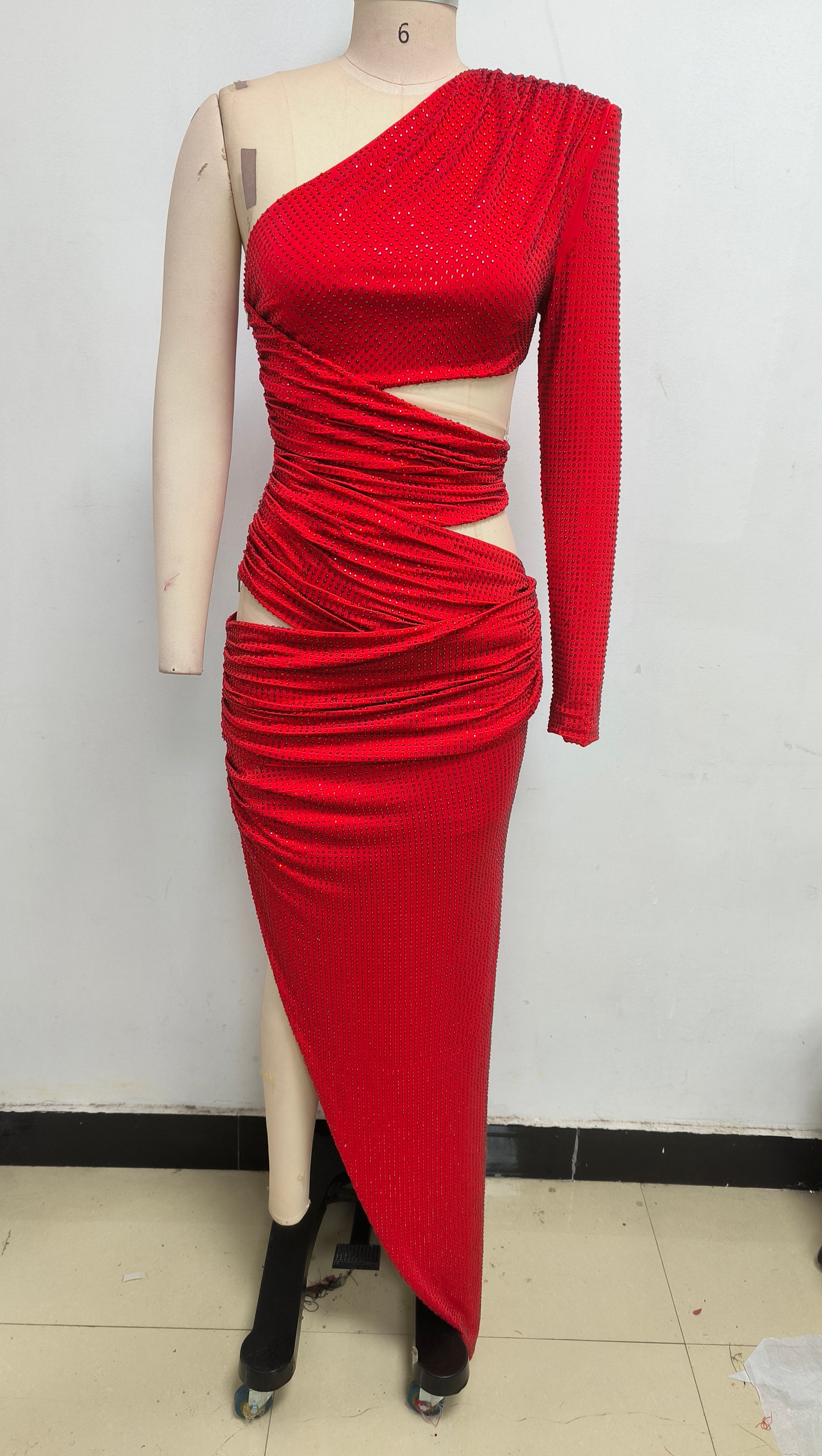 ONE-SHOULDER HOT DIAMOND HOLLOW IRREGULAR SLIT RED MAXI DRESS