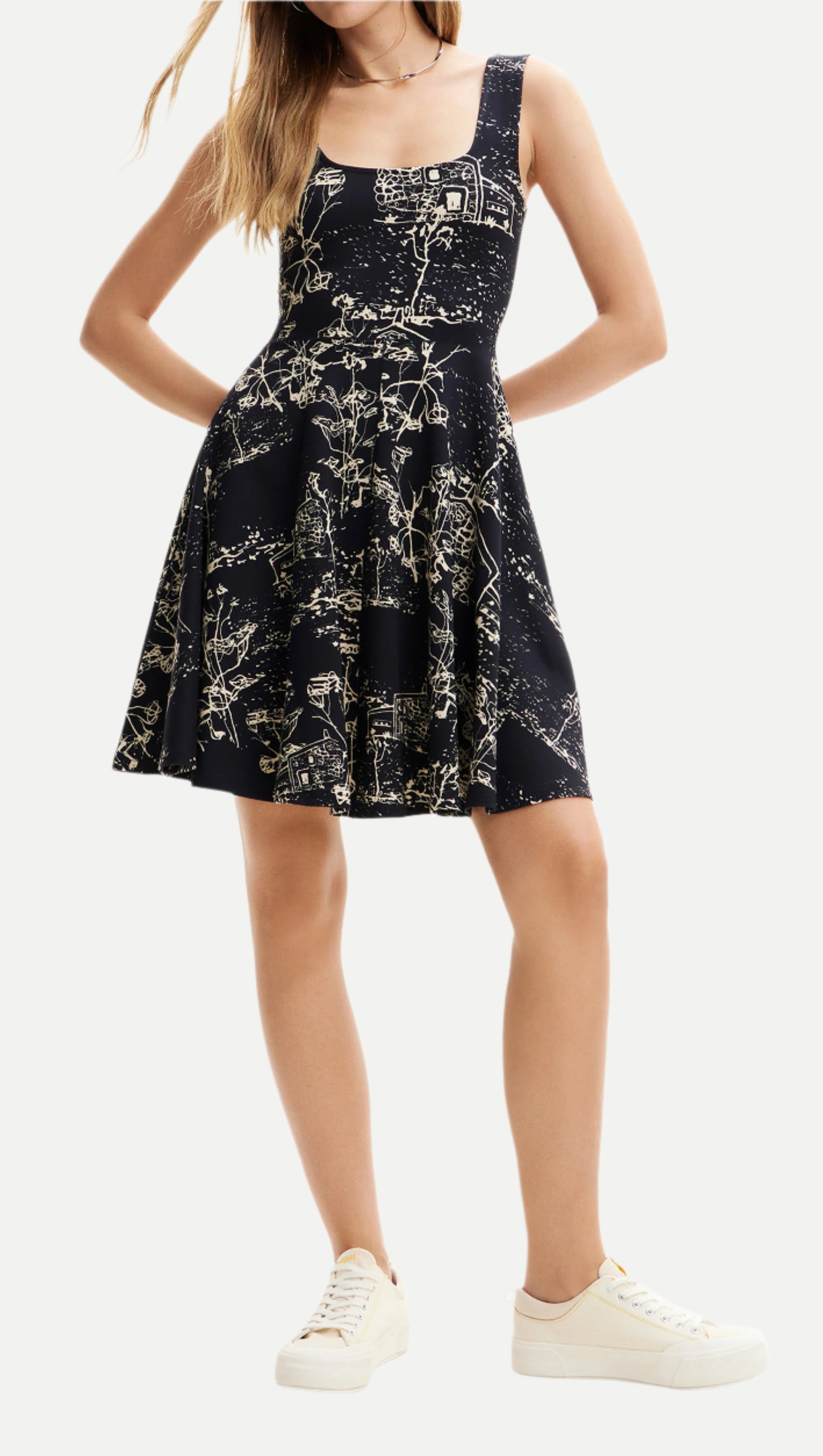 Skater-Minikleid mit Riemchenmuster in Schwarz