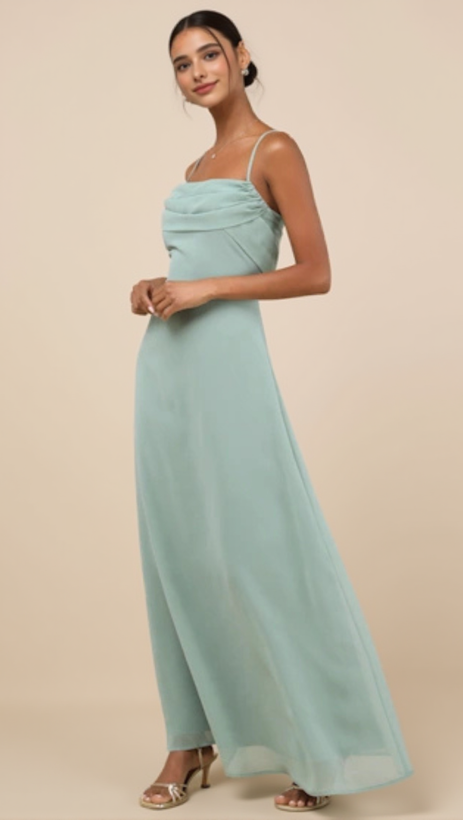 Jelena – Salbeigrünes, plissiertes, ärmelloses Maxikleid