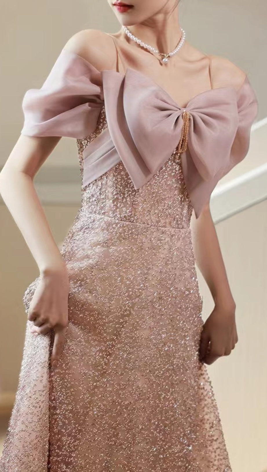 ABITO SENZA SPALLINE CON PAILLETTES ROSA